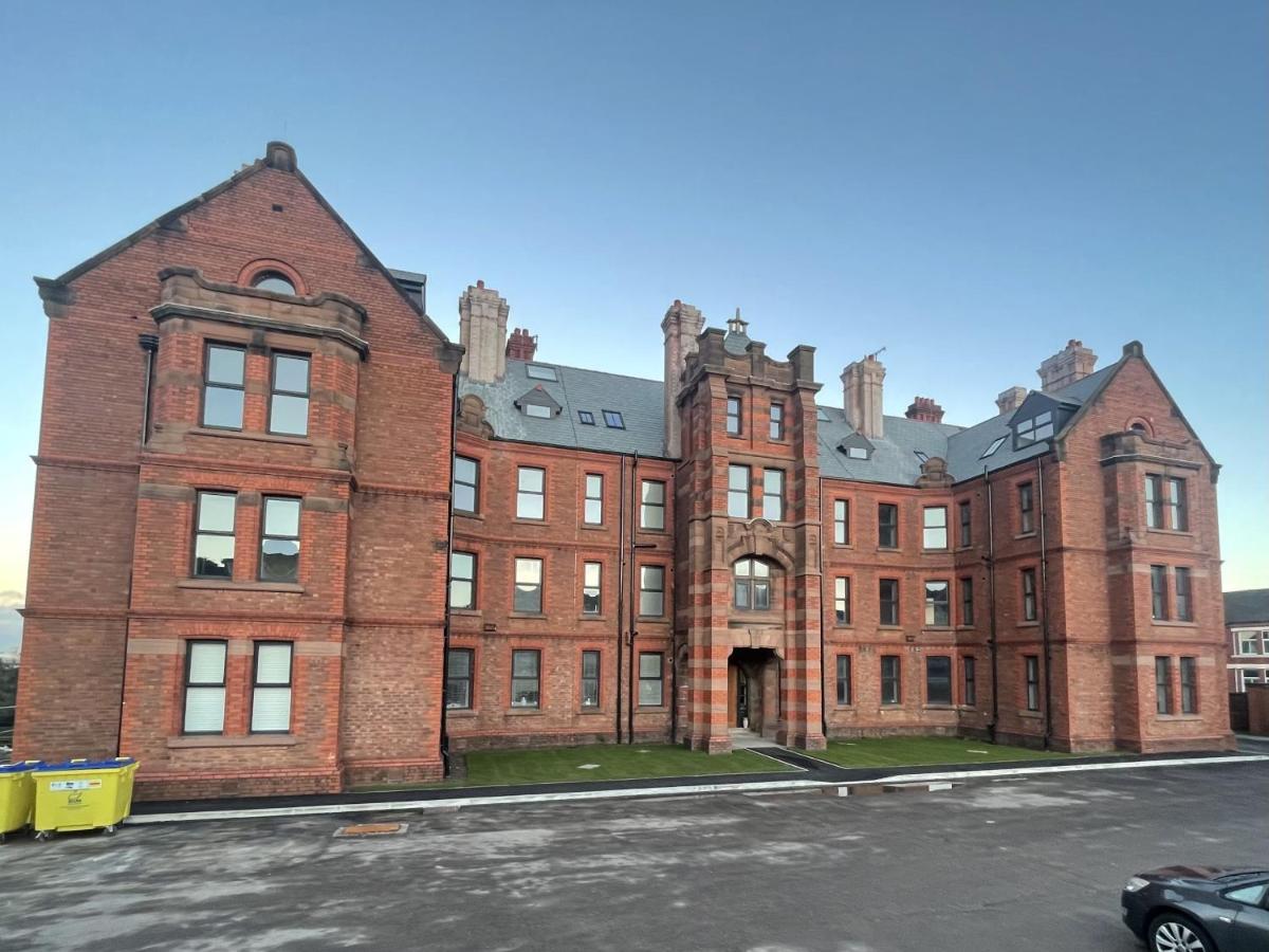 Gibson Manor Apartments Wallasey Eksteriør bilde
